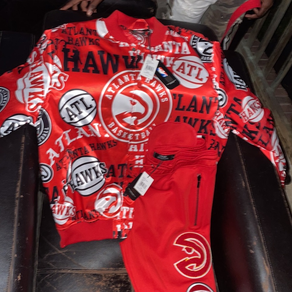 jacket size: 2XL                joggers size: XL